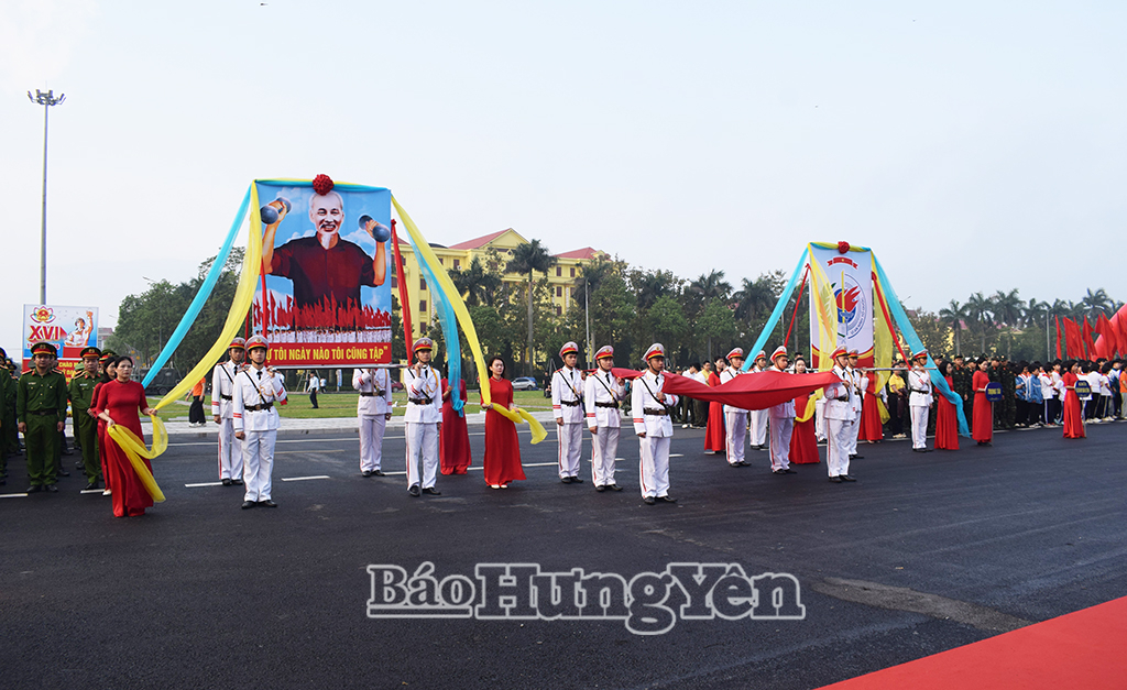 Chương trình thu hút khoảng 3.000 người tham dự. 