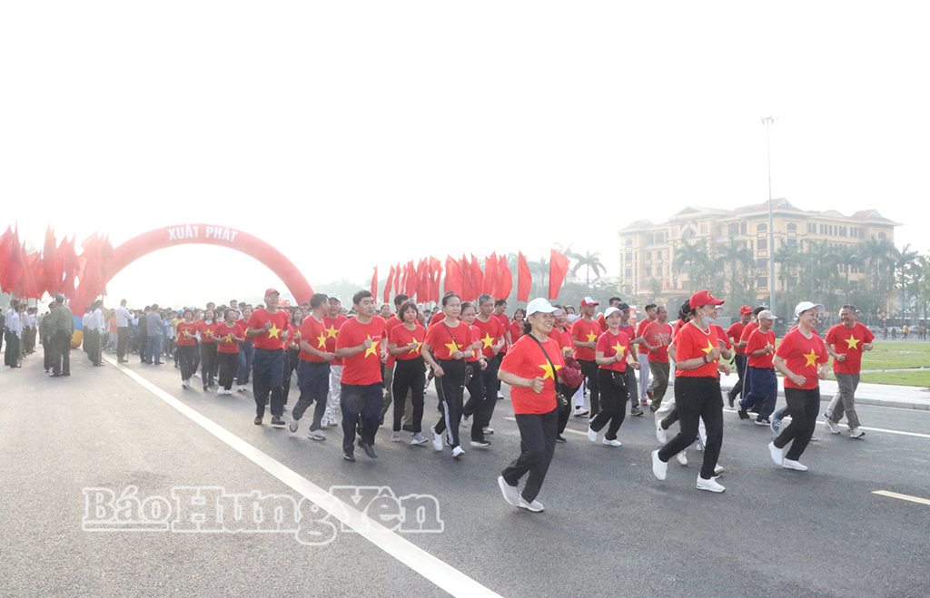 Đông đảo đại biểu và Nhân dân tham gia chạy hưởng ứng Ngày chạy Olympic vì sức khỏe toàn dân – Vì an ninh Tổ quốc.
