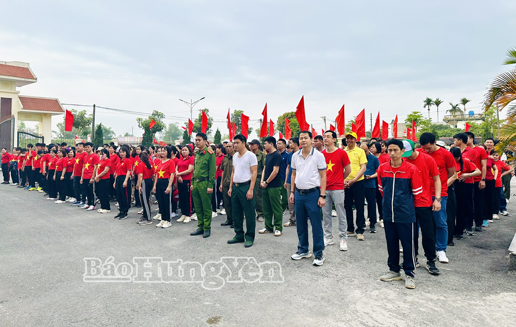 Các đại biểu và Nhân dân xã Tống Trân tham dự Ngày chạy Olympic vì sức khỏe toàn dân năm 2026.  Ảnh: Mai Nhung