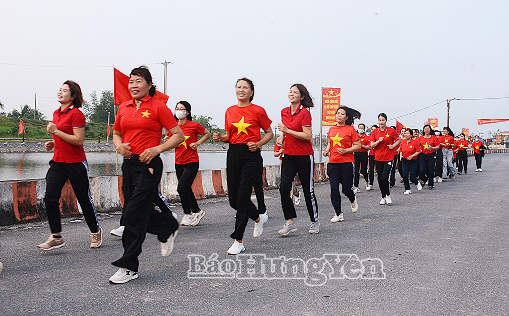 Các đại biểu chạy hưởng ứng Ngày chạy Olympic vì sức khỏe toàn dân năm 2026. Ảnh: Mai Nhung