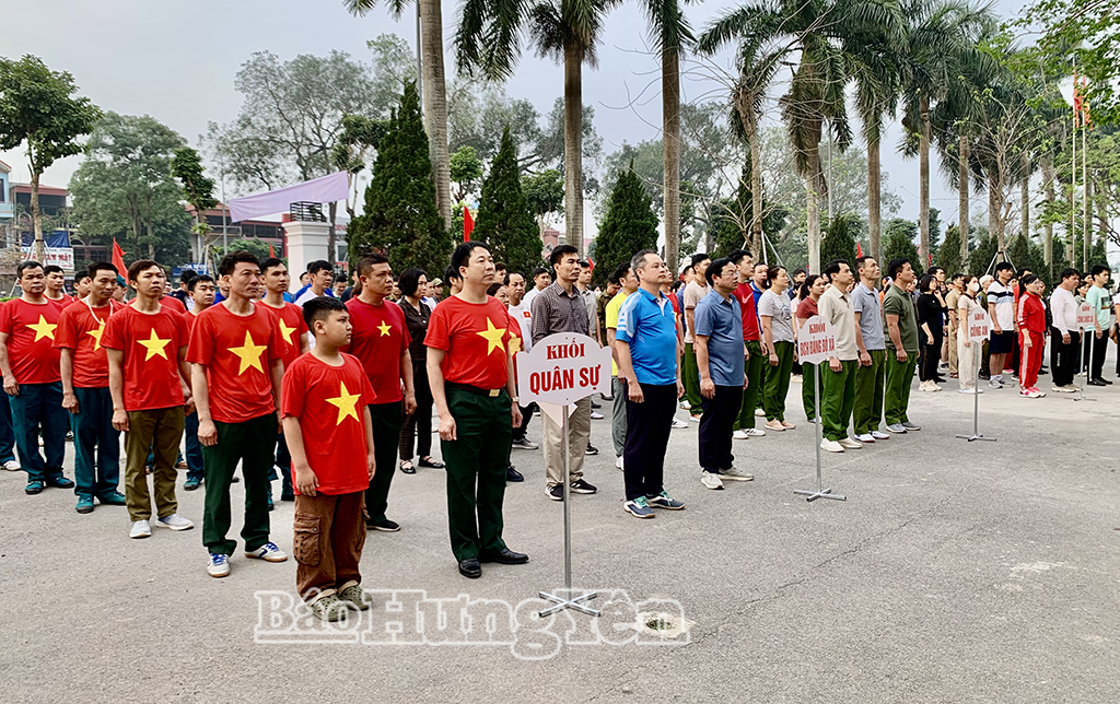 Các đại biểu tham gia Ngày chạy Olympic vì sức khỏe toàn dân năm 2026 tại xã Hoàng Hoa Thám. Ảnh: Hương Giang 