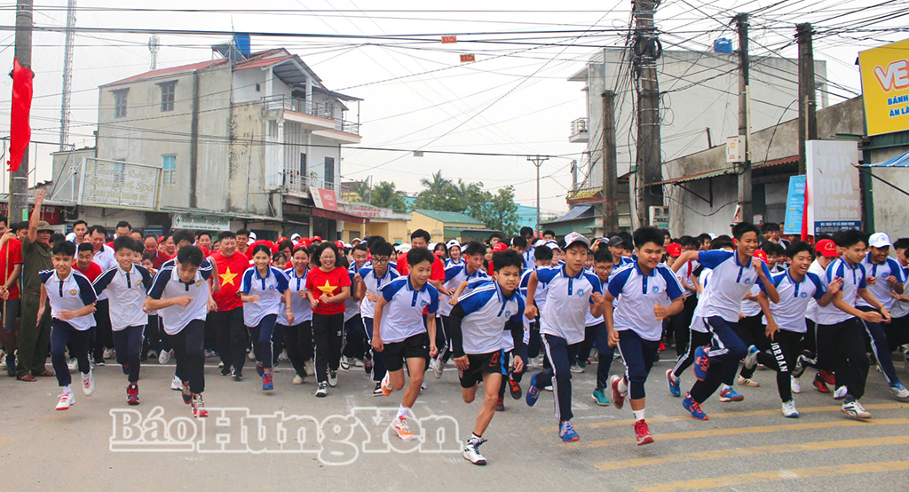 Trên 400 người dân xã Bình Định tham gia Ngày chạy Olympic vì sức khỏe toàn dân – Vì an ninh Tổ quốc năm 2026. Ảnh: Thu Thủy 