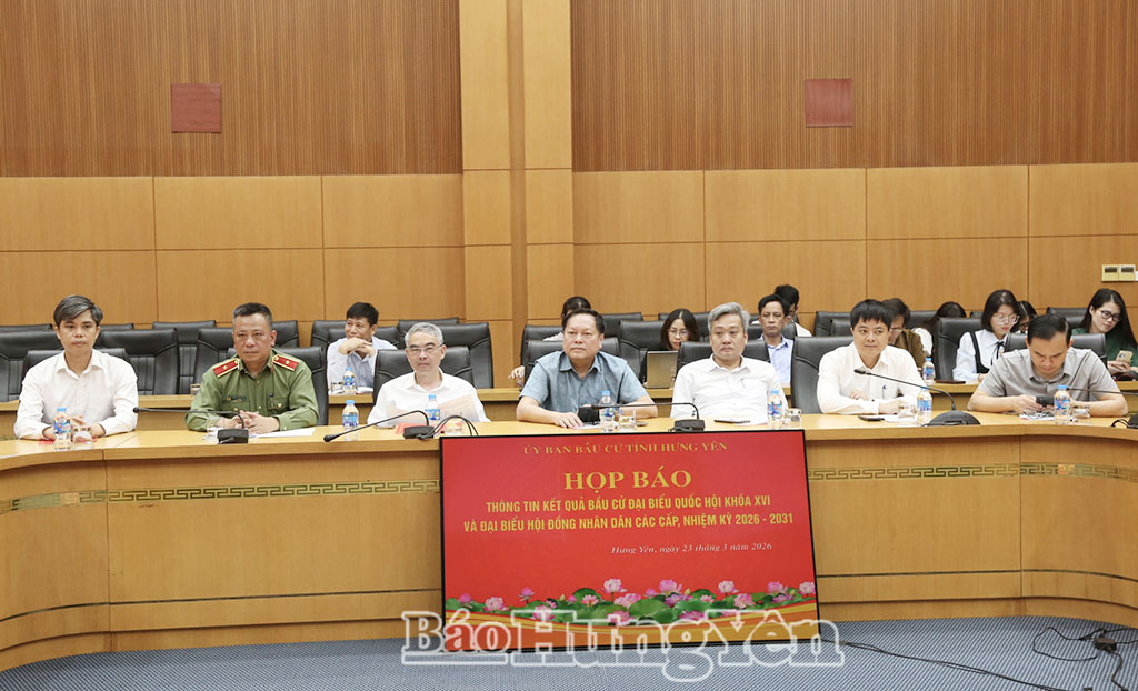 Các đại biểu dự buổi họp báo.