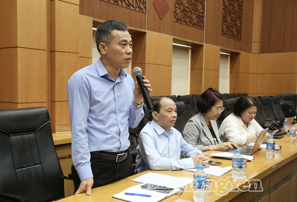 Đại diện các cơ quan thông tấn, báo chí phát biểu tại buổi họp báo. 