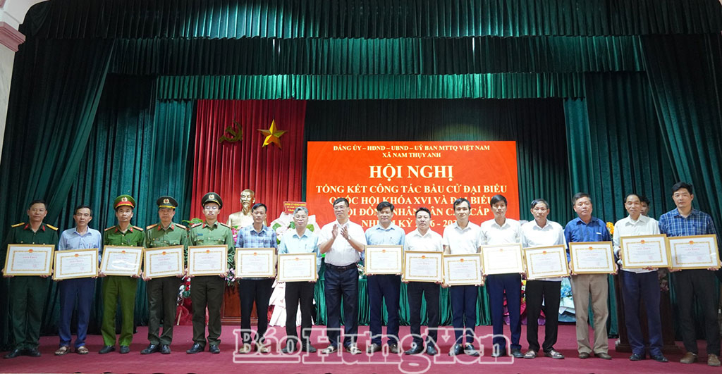 Khen thưởng các cá nhân có thành tích xuất sắc trong công tác bầu cử đại biểu Quốc hội khóa XVI và đại biểu HĐND các cấp nhiệm kỳ 2026 – 2031.