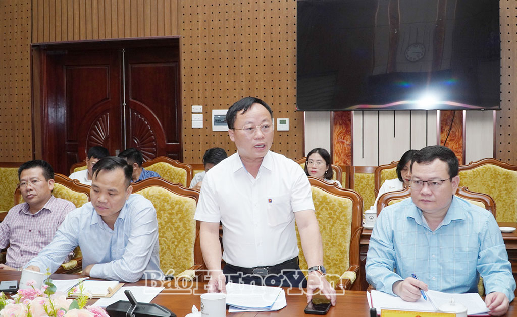  Đại biểu thảo luận tại cuộc họp.