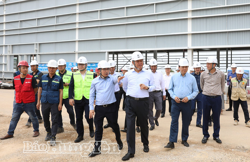 Đồng chí Phó Bí thư Tỉnh ủy Nguyễn Mạnh Quyền cùng đoàn công tác khảo sát tại Nhà máy sản xuất ô tô Gel O&J (KCN Hưng Phú).