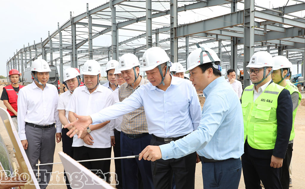 Đồng chí Phó Bí thư Tỉnh ủy Nguyễn Mạnh Quyền chỉ đạo công tác giải phóng mặt bằng và triển khai KCN Hưng Phú.