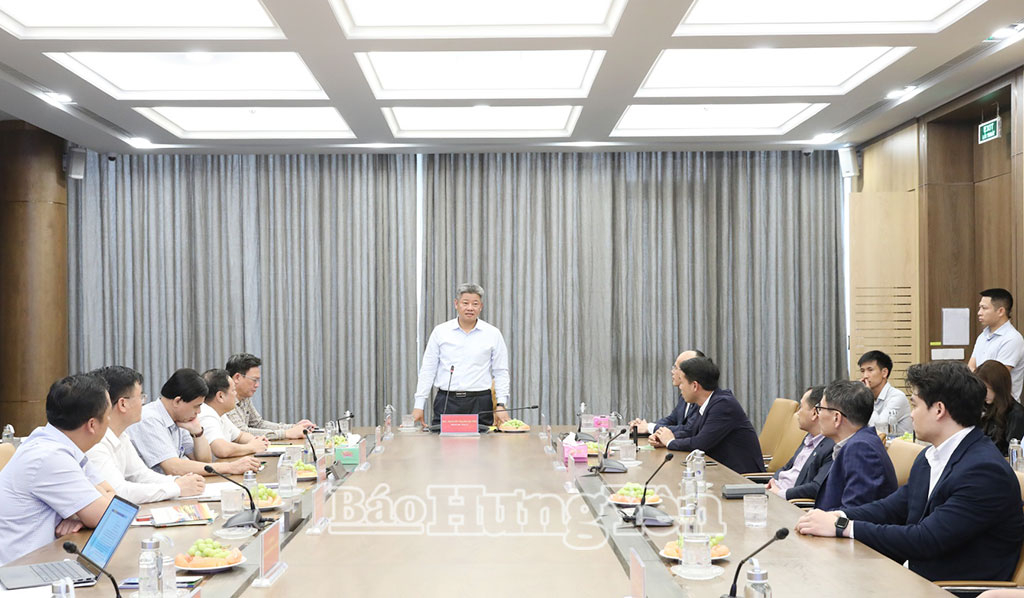 Đồng chí Phó Bí thư Tỉnh ủy Nguyễn Mạnh Quyền phát biểu tại buổi làm việc với nhà đầu tư hạ tầng KCN Liên Hà Thái.