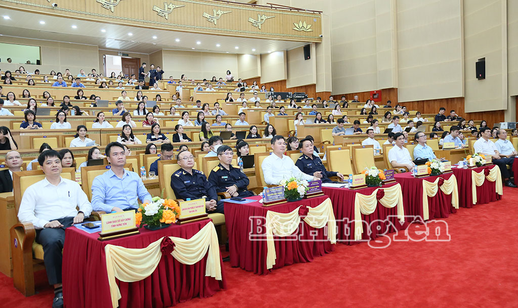 Các đại biểu dự hội nghị.