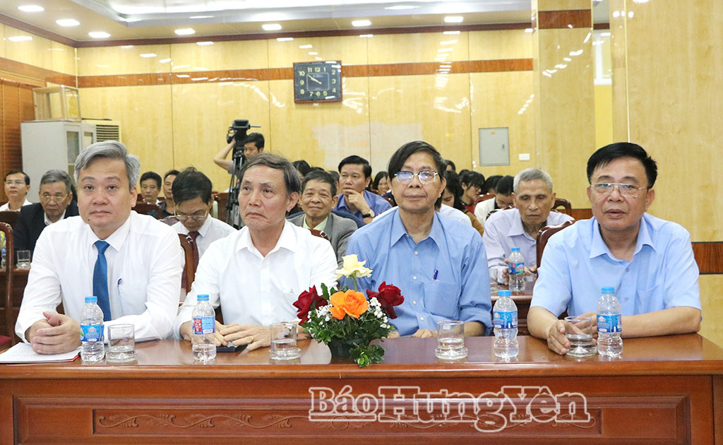 Các đại biểu dự buổi gặp mặt. 