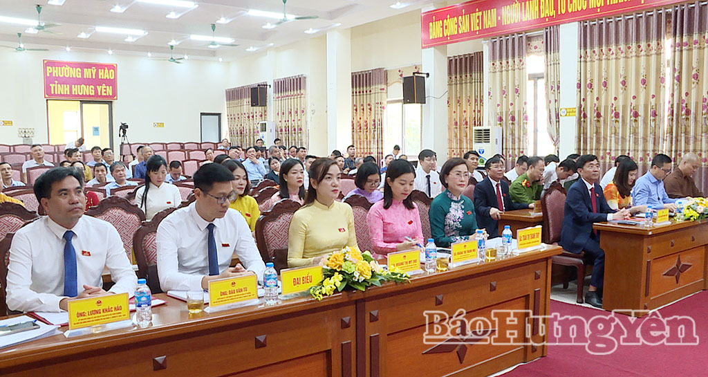 Các đại biểu tham dự kỳ họp.