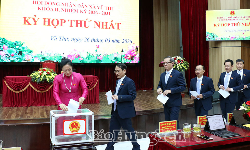 Đại biểu HĐND xã Vũ Thư khóa II bỏ phiếu bầu các chức danh chủ chốt của HĐND và UBND xã nhiệm kỳ 2026 - 2031.