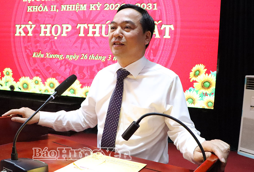 Đồng chí Vũ Ngọc Trì, Phó Chủ tịch HĐND tỉnh phát biểu tại kỳ họp. ( Ảnh: Thu Thủy)