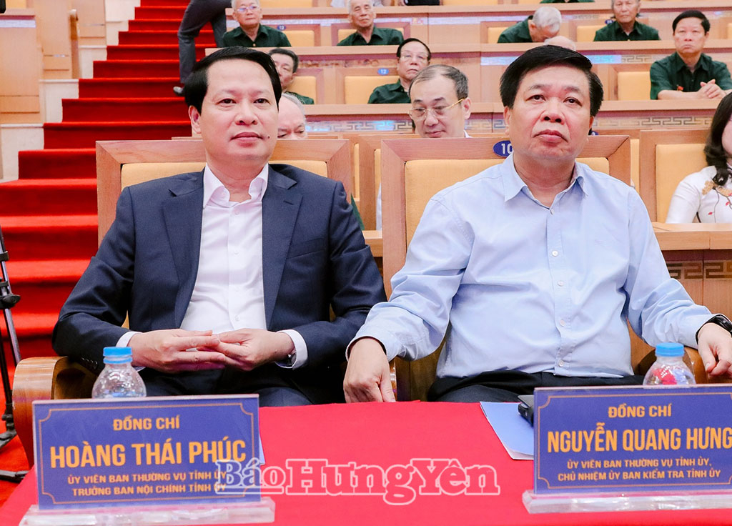 Các đại biểu dự chương trình kỷ niệm.