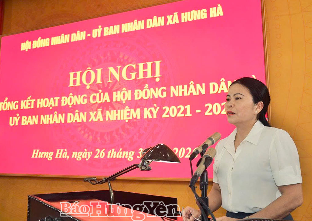 Đại diện Hội Liên hiệp phụ nữ xã Hưng Hà tham luận tại hội nghị.