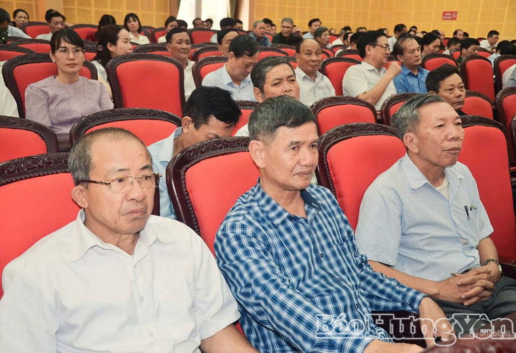 Các đại biểu dự hội nghị.