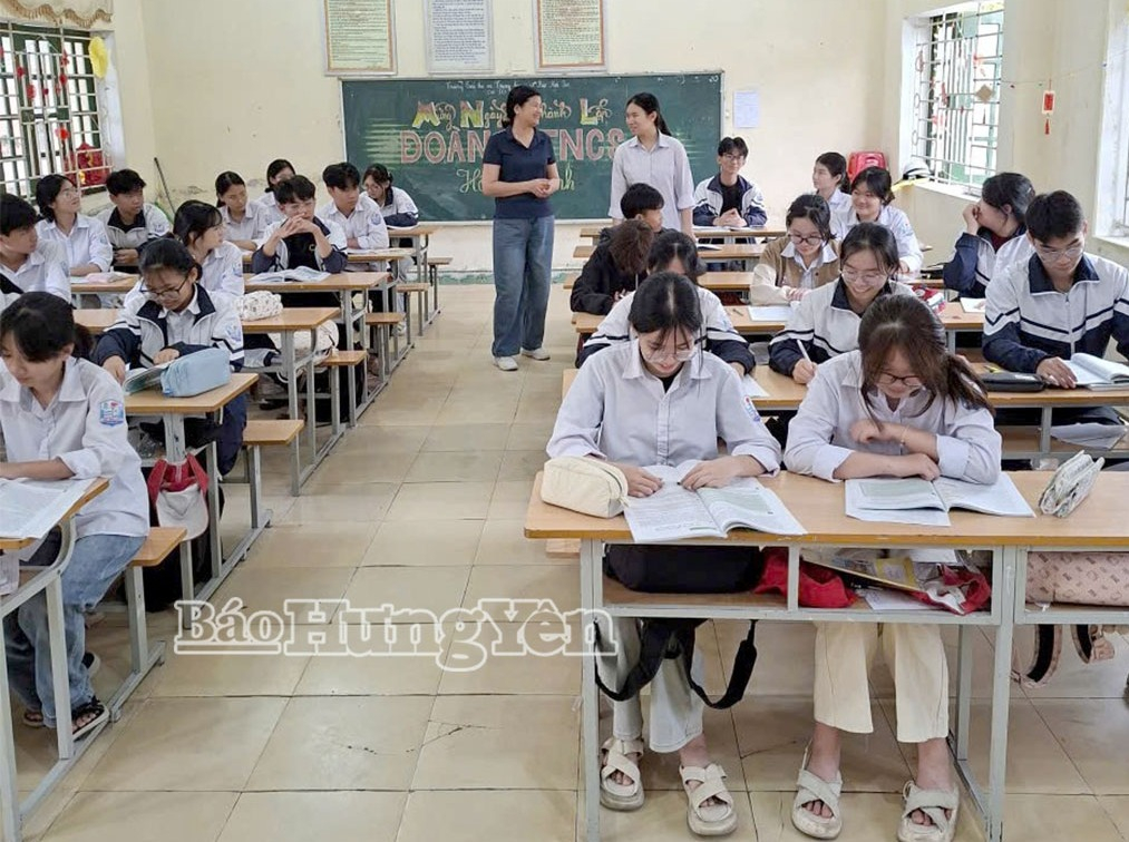 Giờ lên lớp của Nhà giáo Ưu tú Lê Thị Thanh Huyền tại lớp 9A, Trường Tiểu học và THCS Bùi Hữu Diên (xã Hồng Minh).