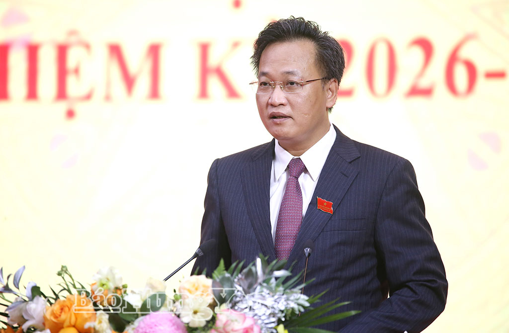 Đồng chí Nguyễn Hữu Nghĩa, Ủy viên Ban Chấp hành Trung ương Đảng, Bí thư Tỉnh ủy; Trưởng ban Chỉ đạo bầu cử tỉnh phát biểu tại hội nghị.