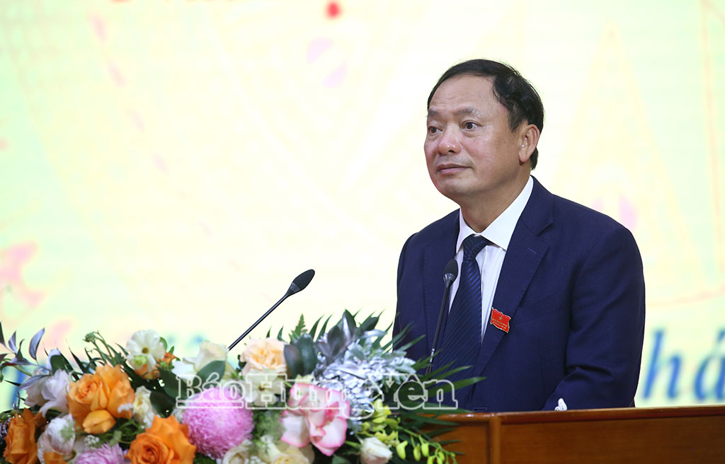 Đồng chí Trần Quốc Văn, Phó Bí thư Tỉnh ủy, Chủ tịch HĐND tỉnh, Chủ tịch Ủy ban bầu cử tỉnh, Phó Trưởng ban Thường trực Ban Chỉ đạo bầu cử tỉnh phát biểu khai mạc hội nghị.