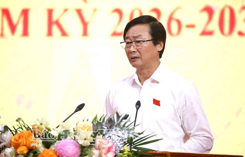 Lãnh đạo Ủy ban MTTQ Việt Nam tỉnh trình bày báo cáo tại hội nghị.