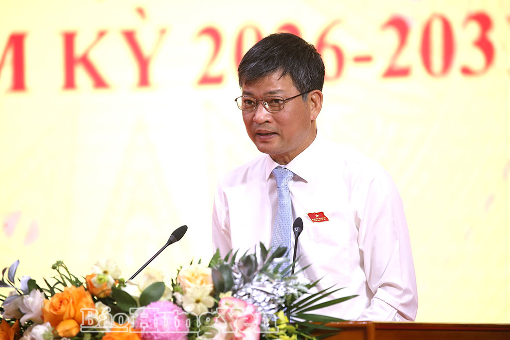 Đồng chí Lê Xuân Tiến, Ủy viên Ban Thường vụ Tỉnh ủy, Phó Chủ tịch Thường trực HĐND tỉnh phát biểu tại hội nghị.