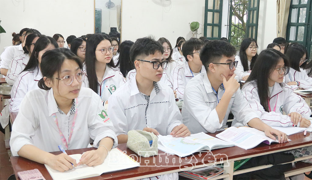 Giờ học của học sinh lớp 12, Trường THPT Nguyễn Đức Cảnh.