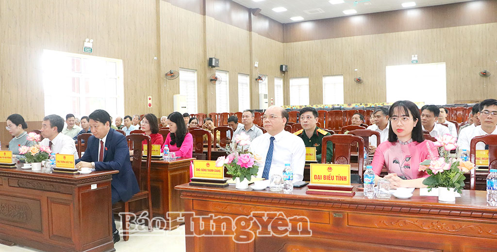 Các đại biểu dự kỳ họp.