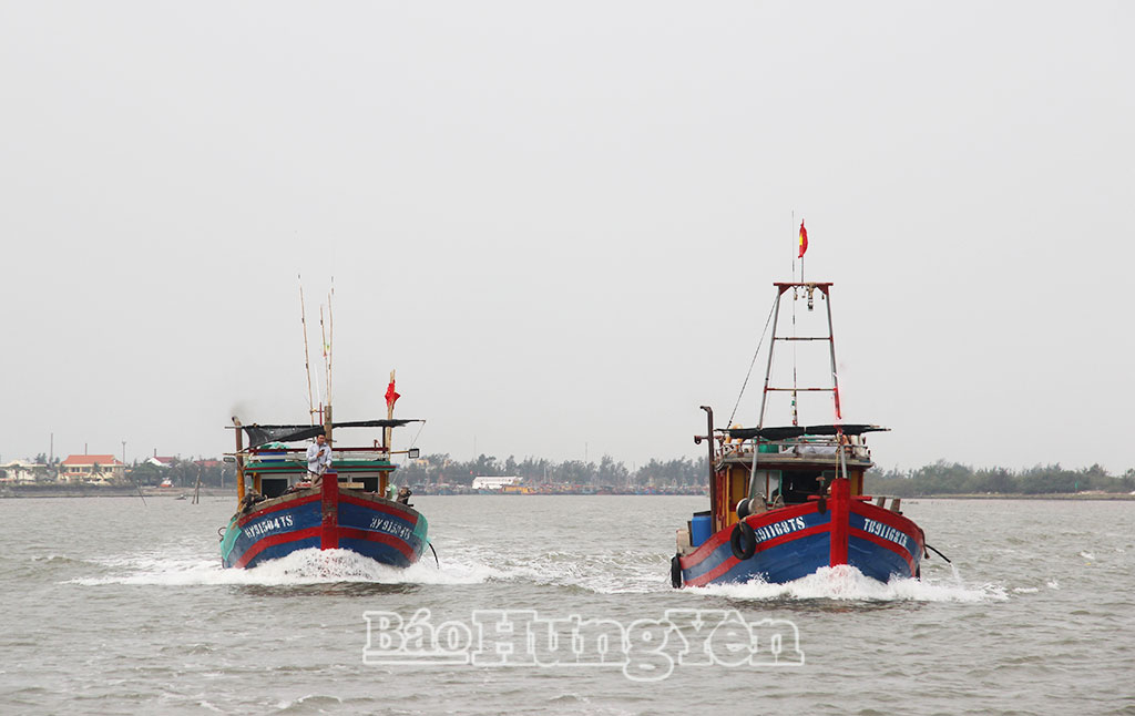 Các tàu đánh cá của ngư dân tỉnh Hưng Yên thực hiện nghiêm chống khai thác IUU.Đồng chí Lại Văn Hoàn, Tỉnh ủy viên, Phó Chủ tịch UBND tỉnh.( bỏ)