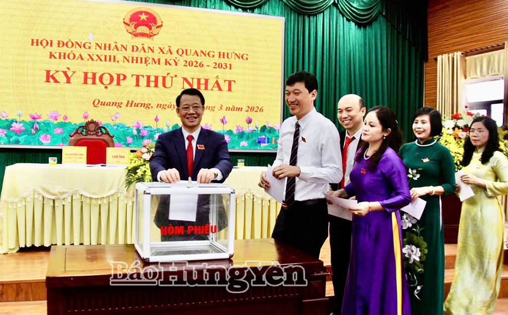 Các đại biểu bỏ phiếu bầu các chức danh chủ chốt của HĐND, UBND xã Quang Hưng nhiệm kỳ 2026 - 2031.