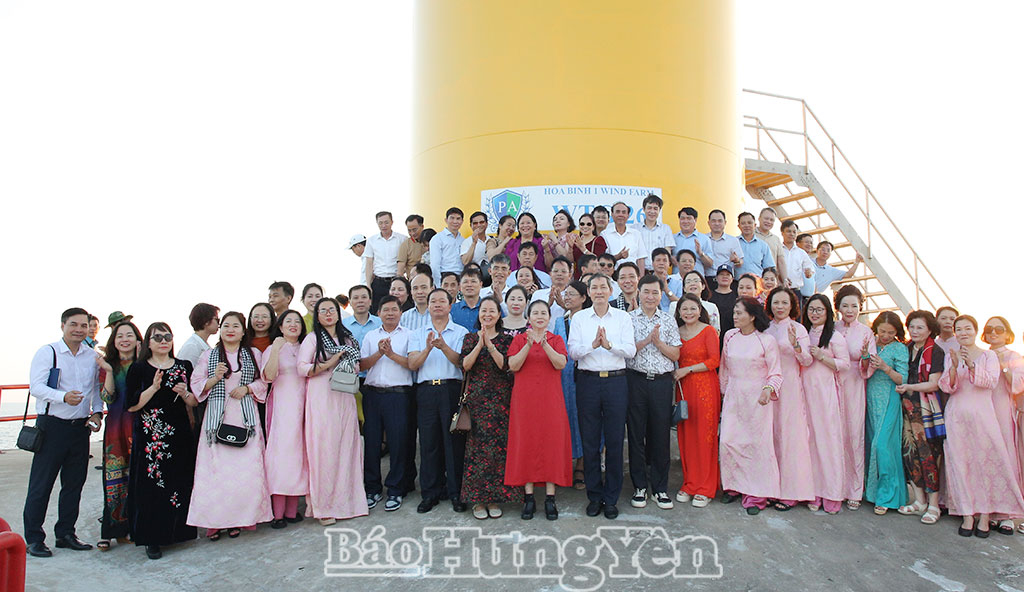 Ban Chấp hành Hiệp hội Doanh nghiệp tỉnh Hưng Yên tổ chức thăm quan Nhà máy điện gió Hòa Bình 1 (Cà Mau) thuộc Công ty TNHH đầu tư xây dựng và thương mại Phương Anh.