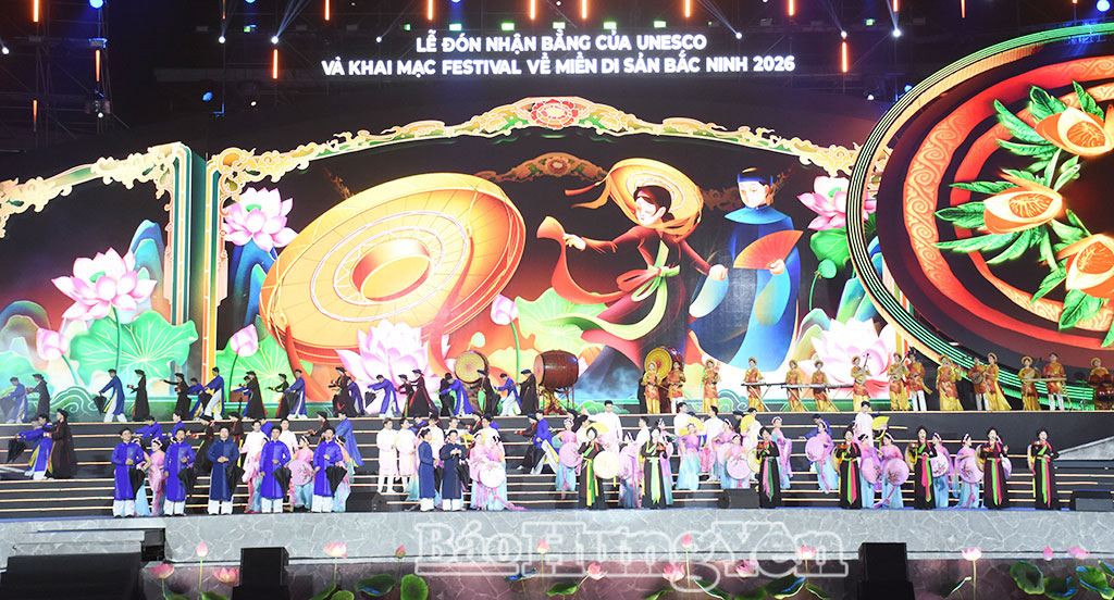 Buổi lễ diễn ra với nhiều tiết mục văn nghệ đặc sắc.