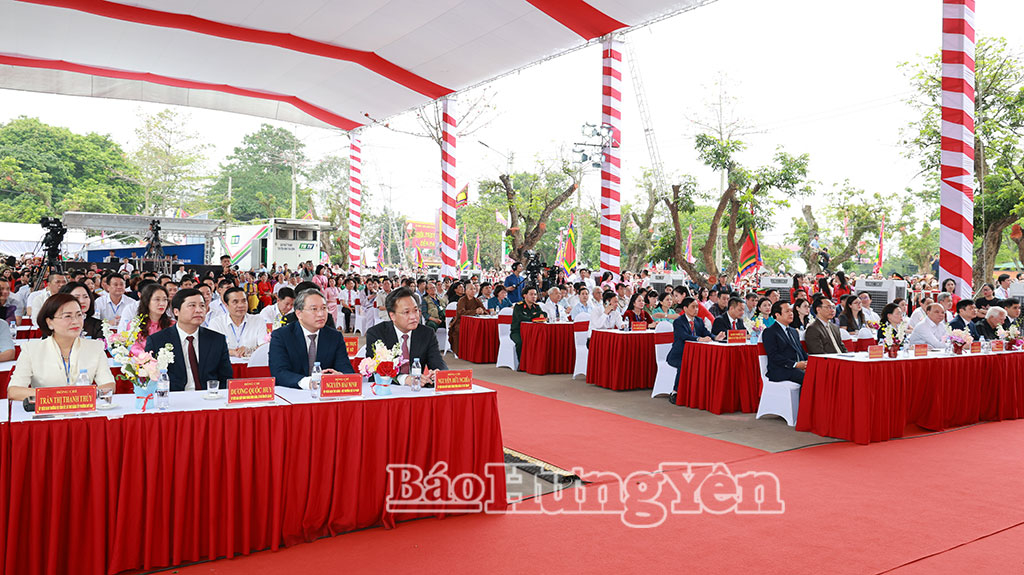 Các đại biểu dự chương trình khai mạc Lễ hội đền Đa Hoà – Dạ Trạch năm 2026 và đón nhận Bằng xếp hạng di tích Quốc gia đặc biệt Khu di tích Đa Hoà – Dạ Trạch.