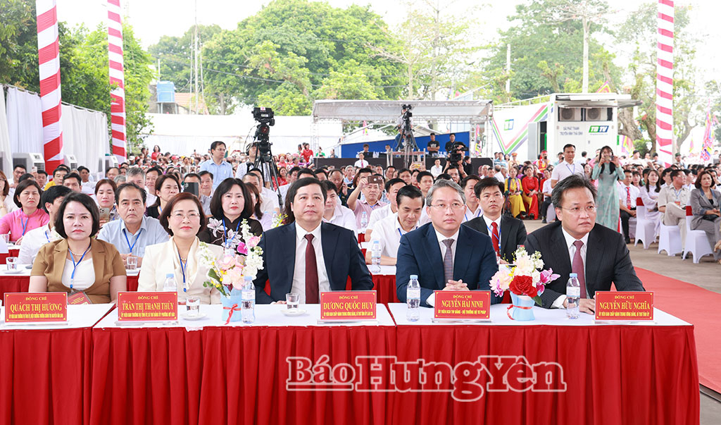 Các đại biểu dự chương trình khai mạc Lễ hội đền Đa Hoà – Dạ Trạch năm 2026 và đón nhận Bằng xếp hạng di tích Quốc gia đặc biệt Khu di tích Đa Hoà – Dạ Trạch.