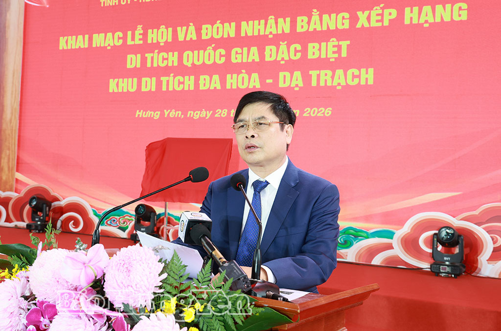 Đồng chí Phạm Văn Nghiêm, Phó Chủ tịch UBND tỉnh, Trưởng ban Tổ chức các lễ hội quy mô cấp tỉnh phát biểu khai mạc Lễ hội.