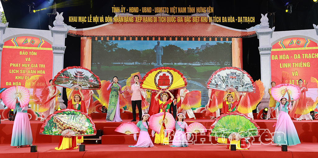 Một tiết mục trong chương trình nghệ thuật đặc biệt với chủ đề “Bến sông huyền thoại”.