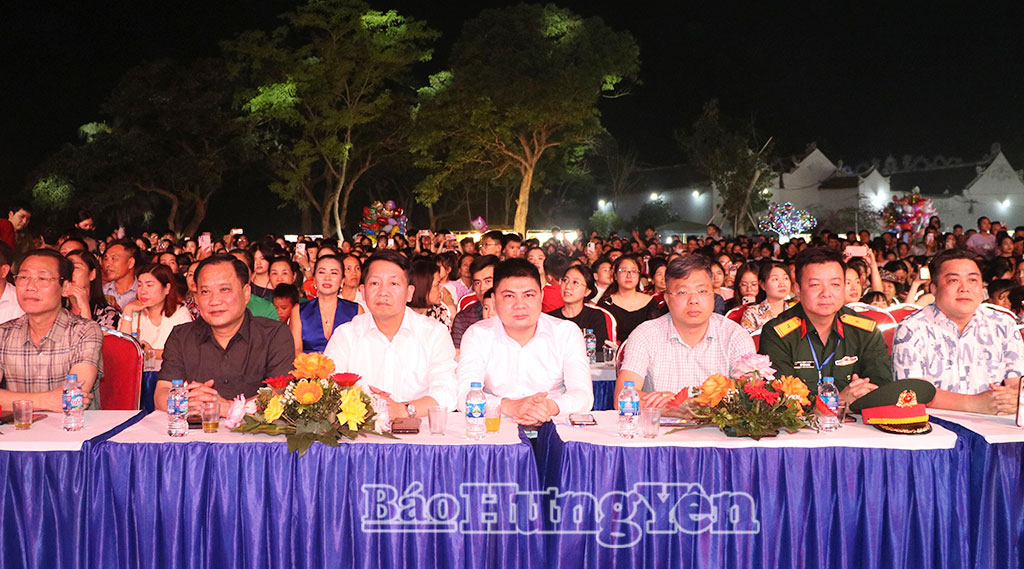 Các đại biểu dự chương trình.