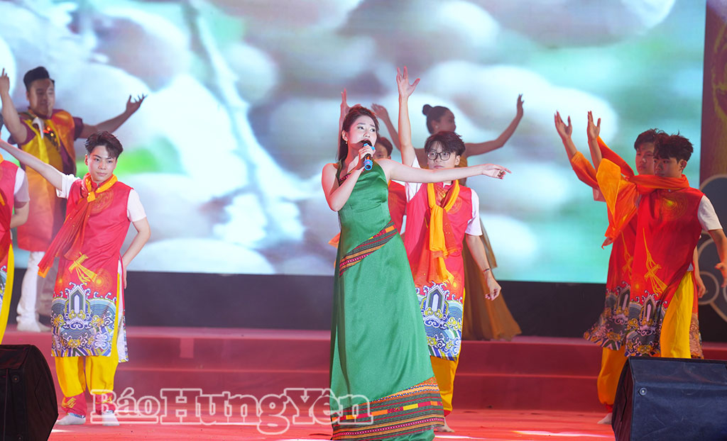 Tiết mục biểu diễn tại chương trình.