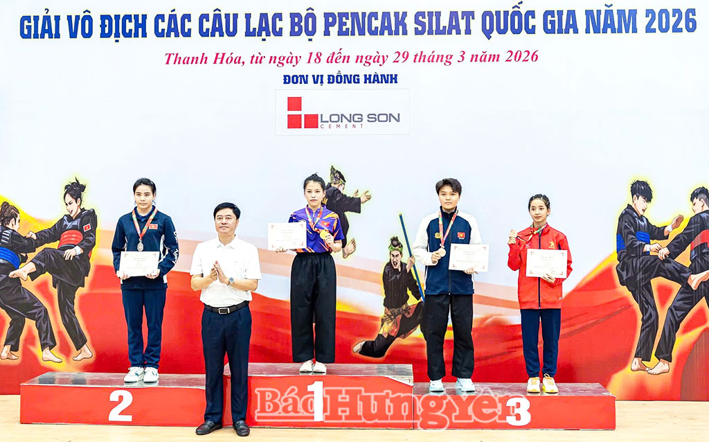 Vận động viên Nguyễn Thị Mỹ Dung (ở giữa) giành huy chương vàng nội dung Tunggal nữ (biểu diễn quyền cá nhân).