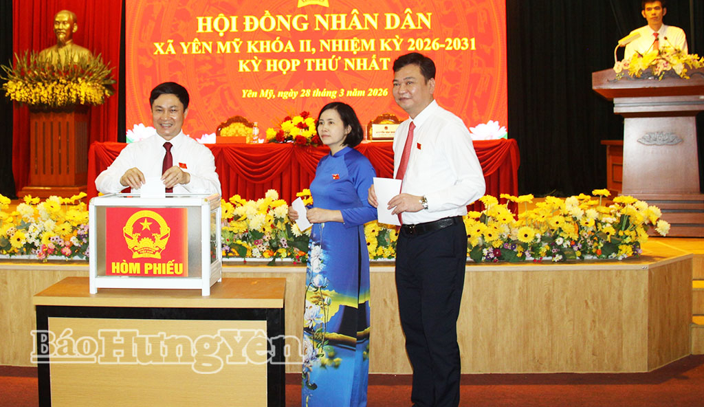 Các đại biểu bỏ phiếu bầu chức danh chủ chốt của HĐND xã nhiệm kỳ 2026-2031.