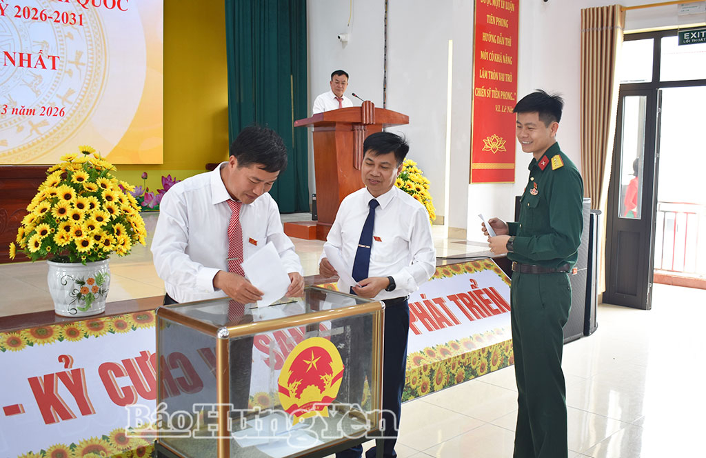 Các đại biểu bầu các chức danh chủ chốt của HĐND, UBND xã nhiệm kỳ 2026 - 2031.