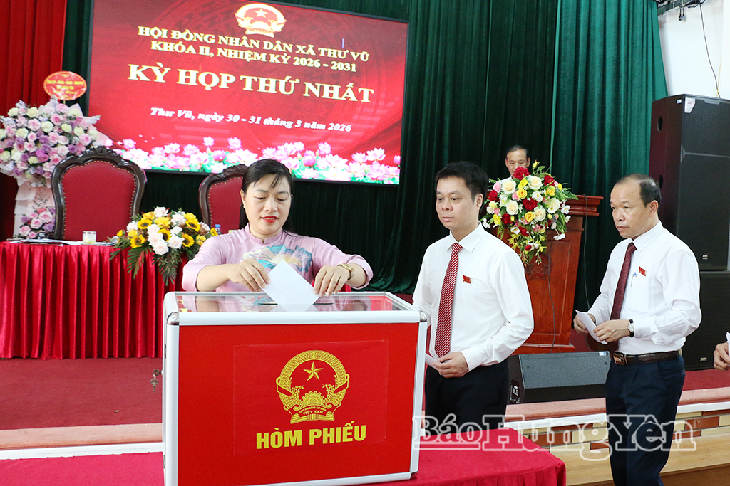Bỏ phiếu bầu các chức danh chủ chốt của HĐND, UBND xã Thư Vũ nhiệm kỳ 2026 - 2031.