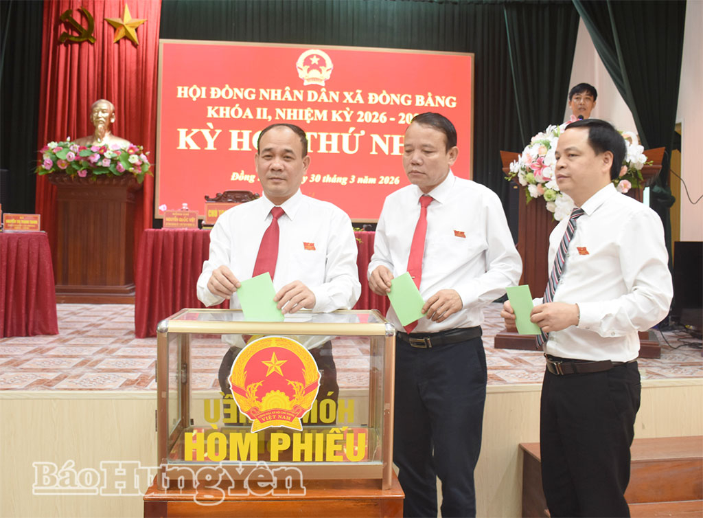 Đại biểu HĐND xã Đồng Bằng thực hiện quy trình bầu chức danh Chủ tịch HĐND xã khóa II, nhiệm kỳ 2026 - 2031. Ảnh: Duy Tùng