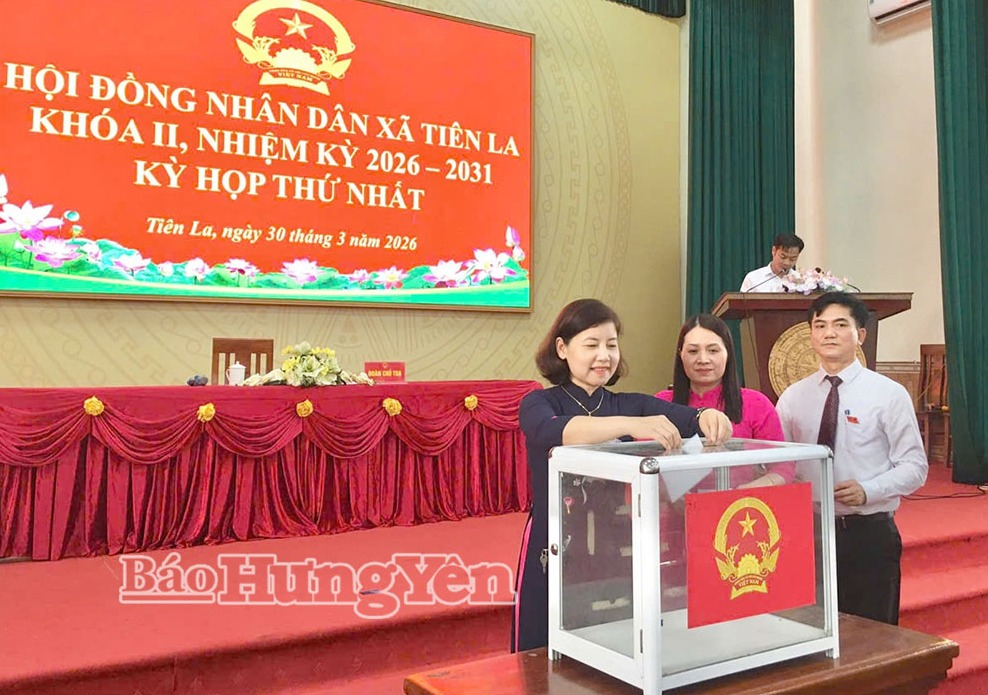 Các đại biểu bỏ phiếu bầu các chức danh chủ chốt của HĐND, UBND xã Tiên La nhiệm kỳ 2026 - 2031. Ảnh: Thanh Thủy