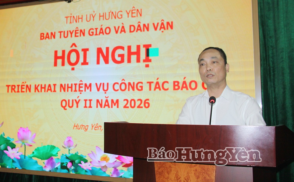 Lãnh đạo Báo và Phát thanh, Truyền hình Hưng Yên phát biểu tham luận tại hội nghị.