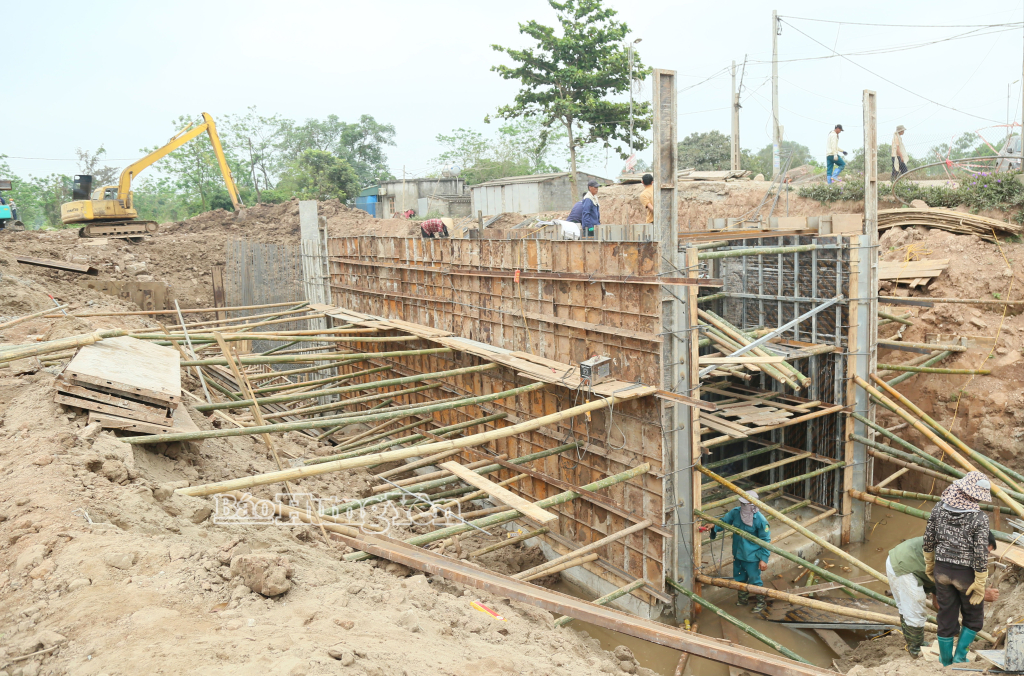 Khối lượng thi công cống Mộ Đạo hiện đạt khoảng 32%.