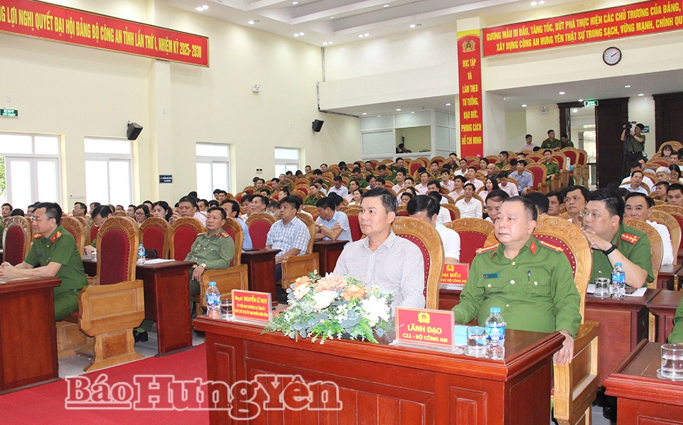 Các đại biểu dự hội nghị.