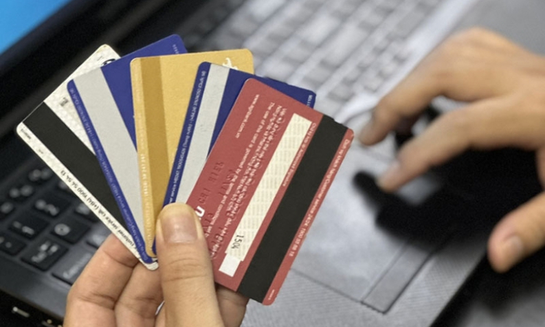 Bộ C&ocirc;ng an cảnh b&aacute;o thủ đoạn l&ocirc;i k&eacute;o sinh vi&ecirc;n mở t&agrave;i khoản ng&acirc;n h&agrave;ng, tiếp tay cho tội phạm