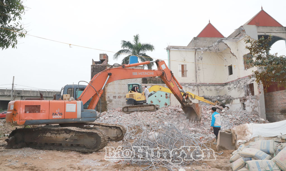 Minh họa không khí bàn giao mặt bằng dự án đường Tân Phúc - Võng Phan tại xã Ân Thi
