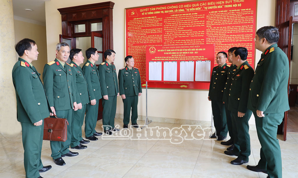 Ban Chỉ đạo bầu cử Qu&acirc;n khu 3 kiểm tra c&ocirc;ng t&aacute;c chuẩn bị bầu cử tại Bộ CHQS tỉnh Hưng Y&ecirc;n